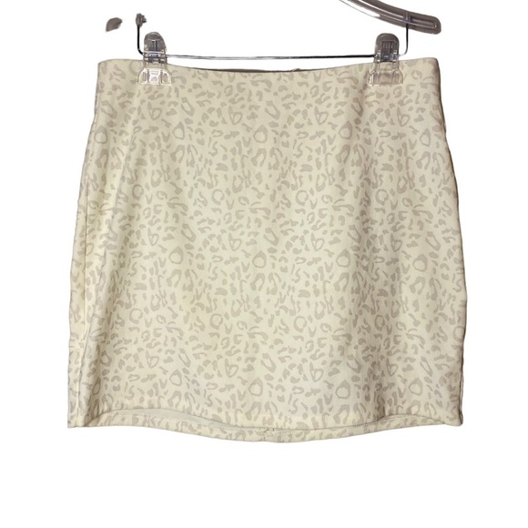 Altar'd State Leopard Cheetah Animal Print Cream White Mini Skirt Zippered - Picture 1 of 8